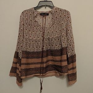 cute floral flowy shirt with flowy sleeves!